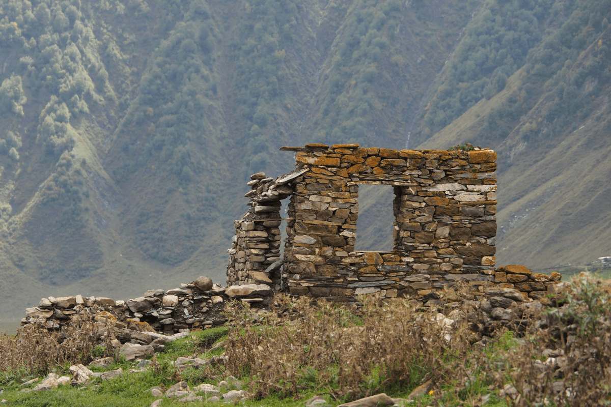 10 Tage Georgien Reise Spaziergang zu den Wasserfällen