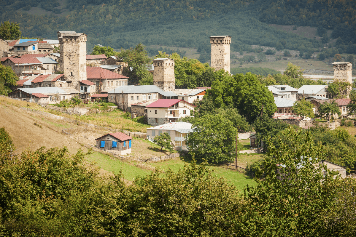 14 Tage Rundreise Georgien Wanderung und Ankunft in Mestia